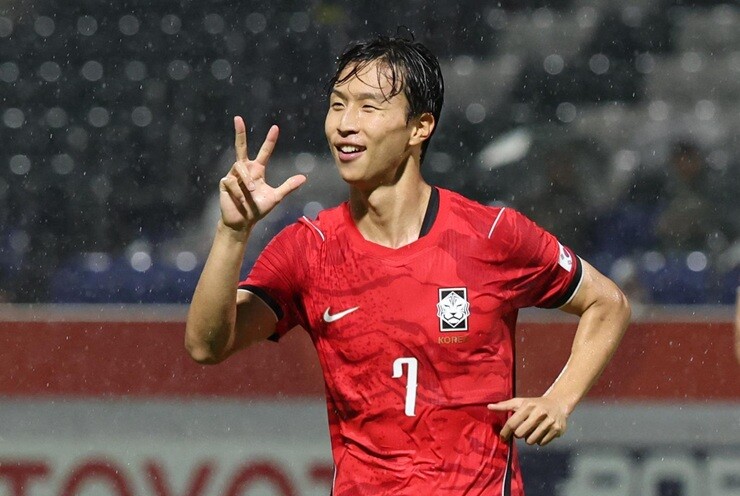 Eom Ji sung tỏa sáng lập hat-trick cho U23 Hàn Quốc