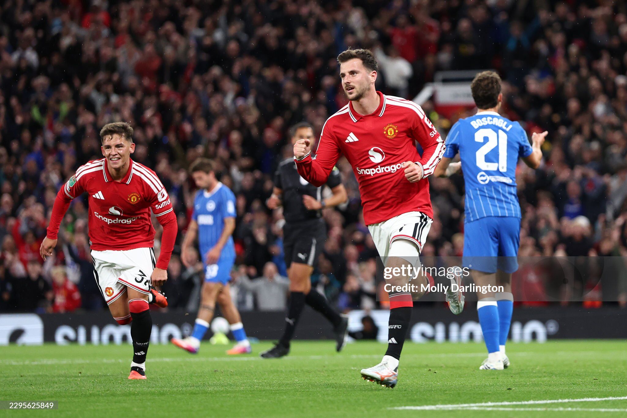 MU (áo đỏ) thi đấu ấn tượng trước Brighton