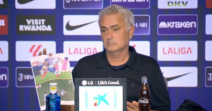 Mourinho đưa ra “bằng chứng”&nbsp;trong buổi họp báo sau trận