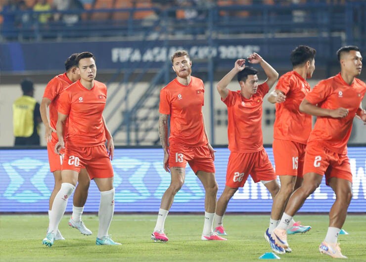 Tài Lộc đá cặp tiền đạo với Đình Bắc.