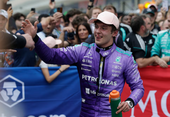 Kimi Antonelli ăn mừng sau khi về nhất chặng Miami Grand Prix tại đường đua Miami International Autodrome, bang Florida, Mỹ ngày 3/5/2026. Ảnh: Reuters