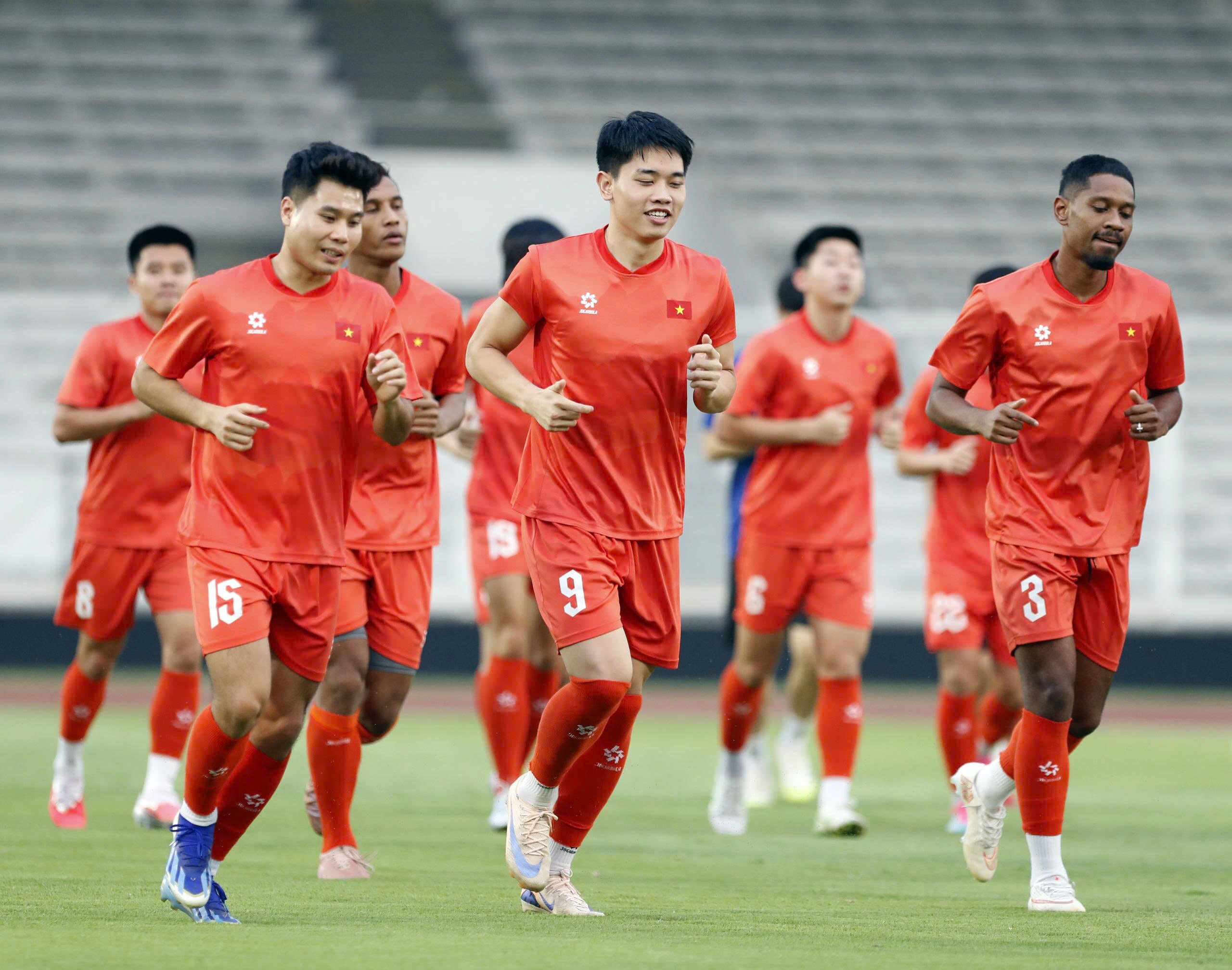 Việc Patrik Lê Giang trở lại tập luyện bình thường mang đến tín hiệu tích cực cho HLV Kim Sang Sik. Nếu không có vấn đề phát sinh, thủ môn này hoàn toàn có khả năng ra sân trong trận đấu với Pakistan.
