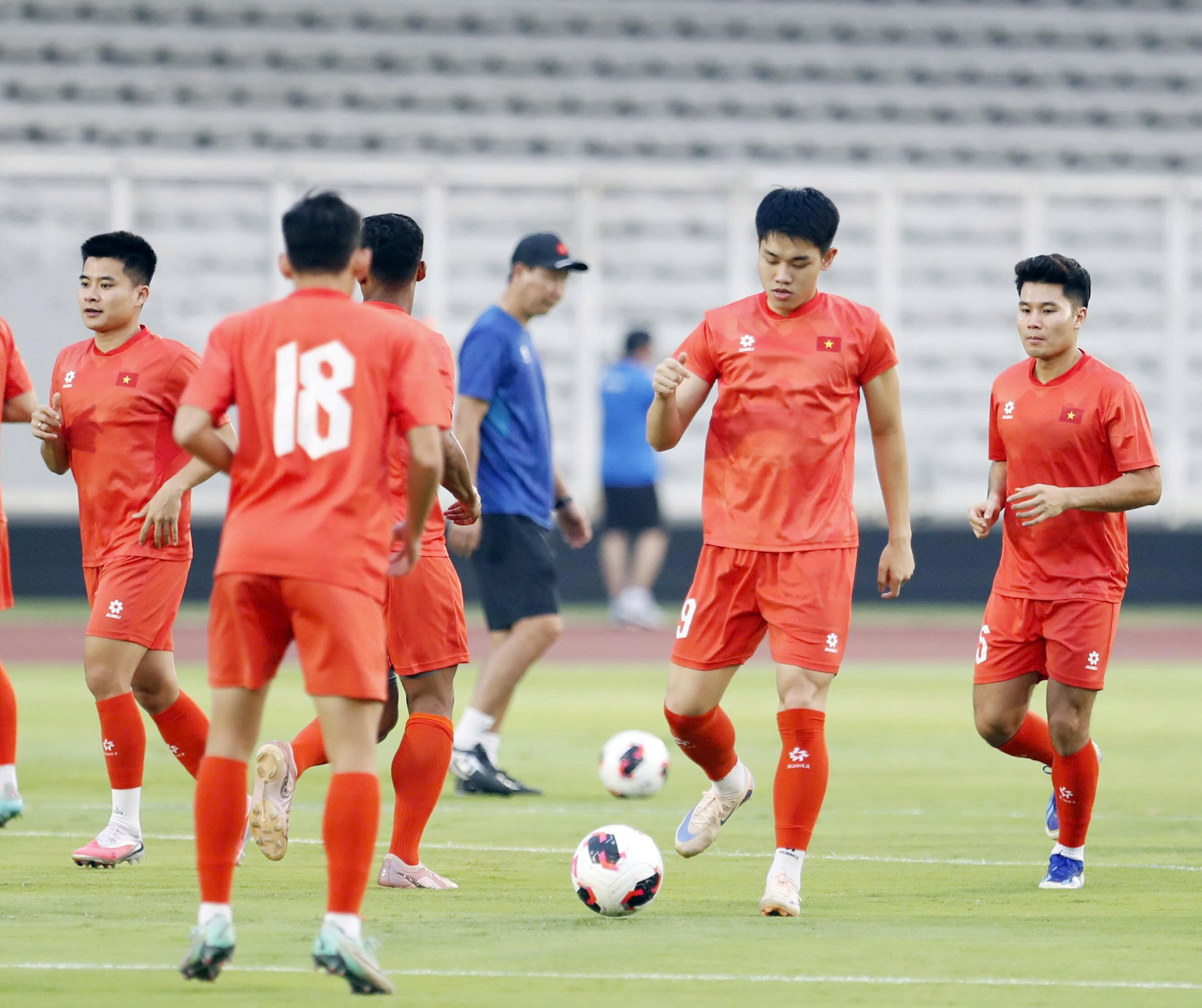 Dù Pakistan đang đứng thứ 198 trên bảng xếp hạng FIFA, ĐT Việt Nam vẫn được yêu cầu duy trì sự tập trung cao nhất. Đối thủ của thầy trò HLV Kim Sang Sik từng gây bất ngờ khi cầm hòa Philippines 2-2, dù bị dẫn trước tới 0-2.
