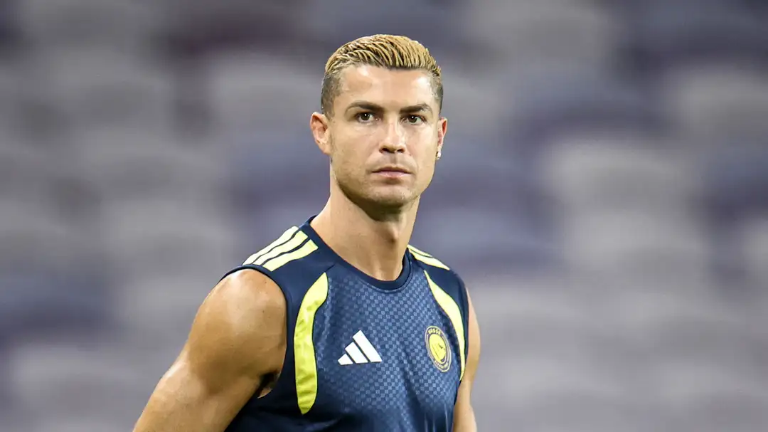 Fan chỉ trích HLV Bồ Đào Nha, Ronaldo bị phanh phui lùm xùm "bật thầy" - 2