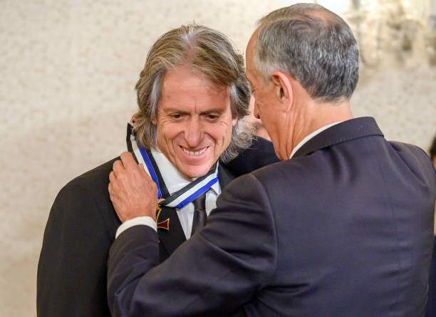 Jorge Jesus nhận huân chương Dom Henrique cho cống hiến với bóng đá BĐN trên cương vị HLV
