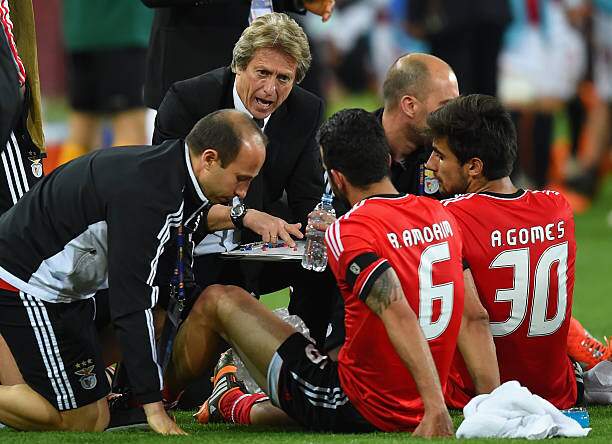 Bỏ tập, chỉ trích HLV trên báo, nhưng Ruben Amorim sau này vẫn được HLV Jorge Jesus tin dùng. Đây là ảnh chụp trước hiệp phụ trận chung kết Europa League 2014
