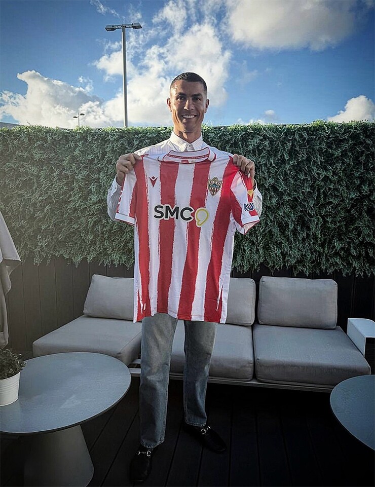 Ronaldo trở thành cổ đông của CLB Almeria