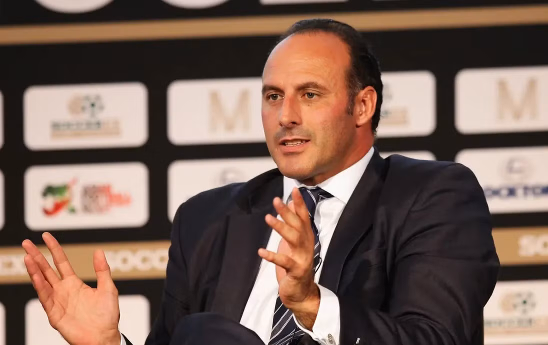 Cựu hậu vệ Tottenham tuyên bố ứng cử chủ tịch FIFA, trở thành ứng viên đầu tiên tranh ghế với Infantino - 1
