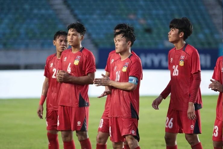 Mức thu nhập thấp khiến các cầu thủ Lào dễ trở thành mục tiêu của các lôi kéo tiêu cực.