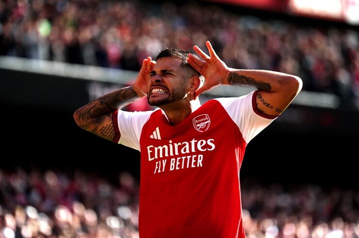Guimaraes vào sân tư băng ghế dự bị và ghi bàn giúp Arsenal&nbsp;ngược dòng đánh bại Leeds United