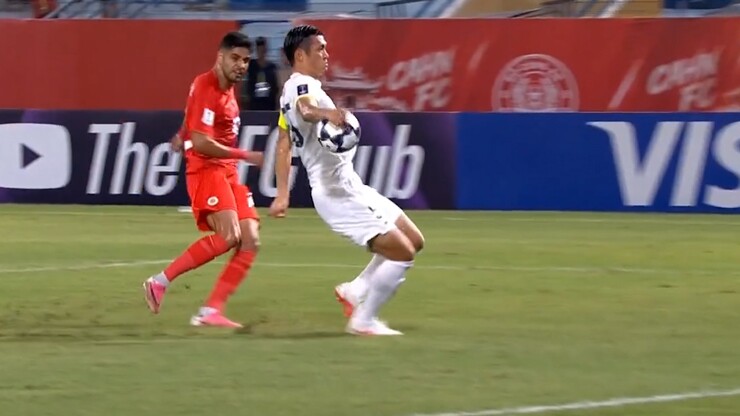 Trọng tài không cho các cầu thủ CAHN quả penalty