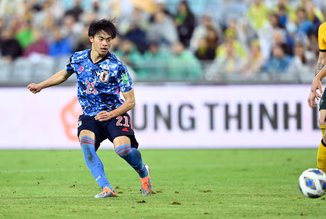 Kaoru Mitoma ghi bàn thứ hai cho Nhật Bản trong trận gặp Australia ở Sydney, vòng loại World Cup ngày 24/3/2022. Ảnh: Reuters