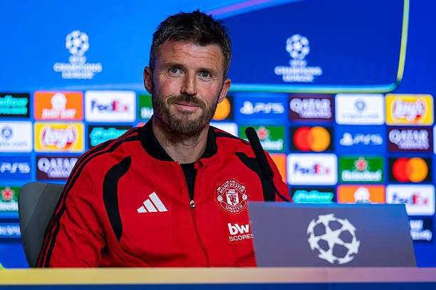Michael Carrick đang không giữ chắc được ghế ở MU