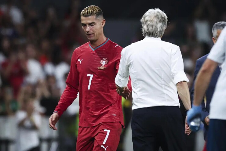 Ronaldo xảy ra&nbsp;mâu thuẫn với HLV Jesus