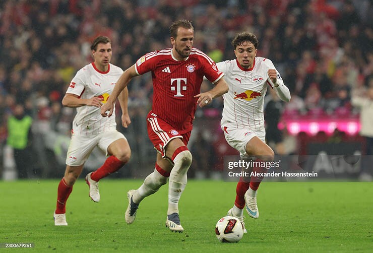 Bayern Munich (áo đỏ) giành chiến thắng vô cùng đậm đà