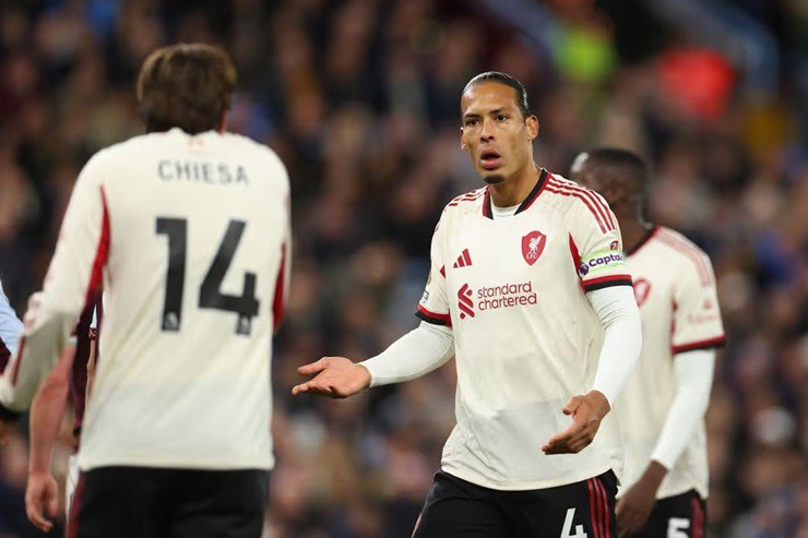 Cú đúp của Van Dijk không thể giúp Liverpool tránh khỏi thất bại trước Aston Villa