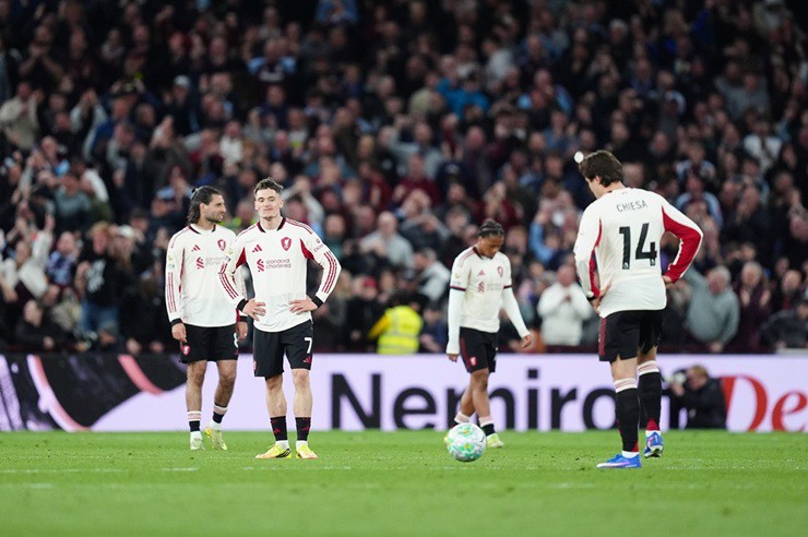 Liverpool hoàn toàn lép vế trước Aston Villa