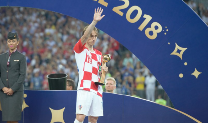 Luka Modric giành Quả bóng Vàng cho cầu thủ hay nhất World Cup 2018. Ảnh: HNS