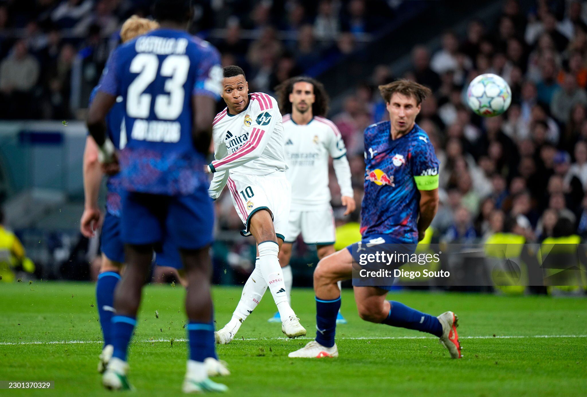 Mbappe ghi bàn vào lưới Leipzig và có phong độ tốt trước trận Siêu kinh điển