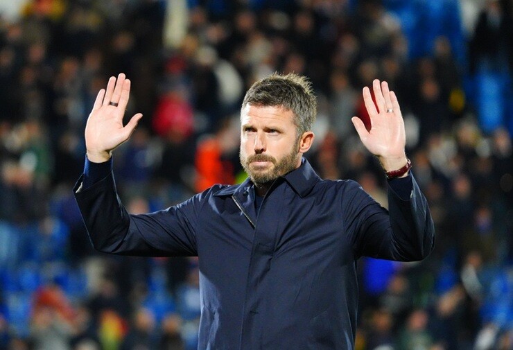 Carrick giơ tay&nbsp;xin lỗi người hâm mộ MU sau thất bại nặng nề tại Champions League