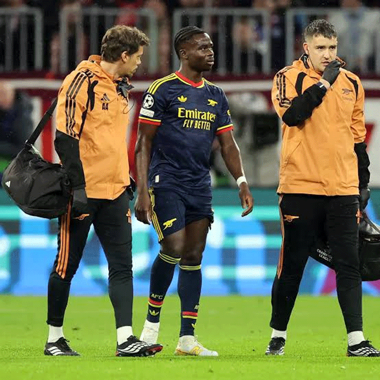 Bukayo Saka rời sân sớm khiến Arsenal lo ngại chấn thương cơ đùi nghiêm trọng.