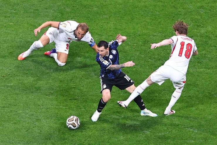 Messi khiến cho mọi hàng thủ phải run sợ