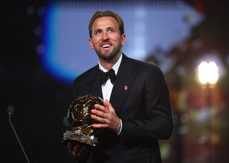 Kane trở thành cầu thủ Anh đầu tiên giành Quả bóng vàng kể từ khi Michael Owen đăng quang vào năm 2001