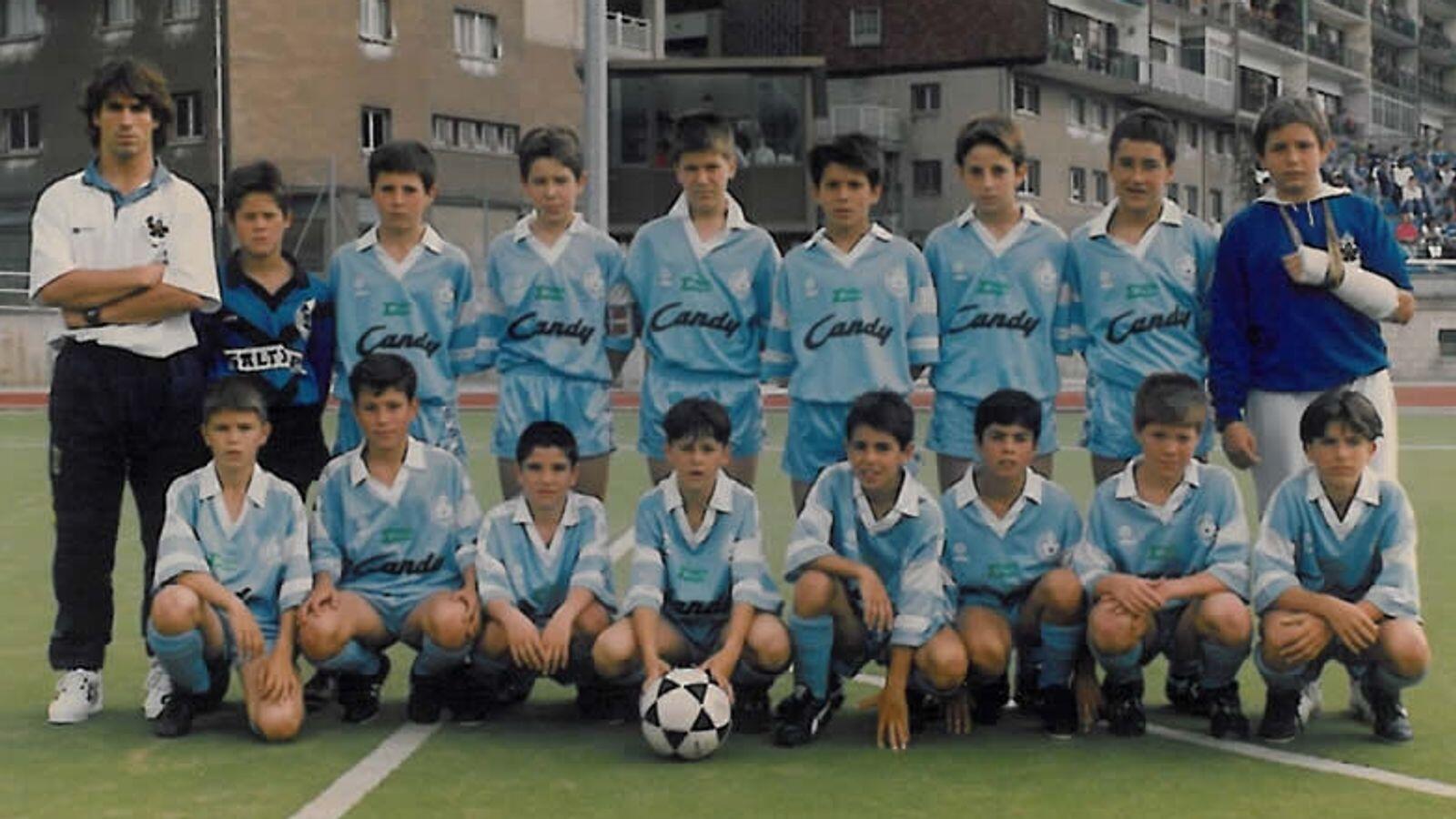 Roberto Montiel (góc trên bên trái), Mikel Arteta (góc dưới bên phải, thứ ba từ dưới lên) và Xabi Alonso (góc dưới bên phải, thứ hai từ dưới lên). (Ảnh: Antiguoko)