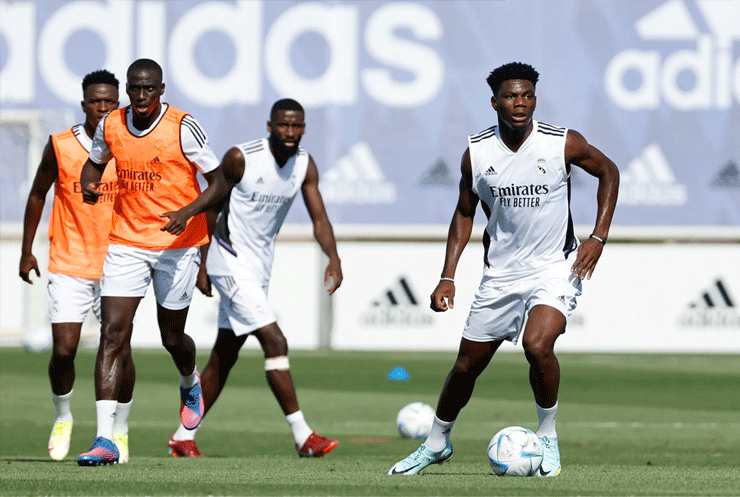 Real Madrid quyết định không chiêu mộ thêm trung vệ trong kỳ chuyển nhượng mùa đông tới.