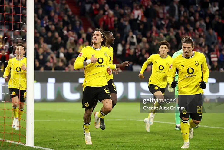 Dortmund giật điểm số nghẹt thở