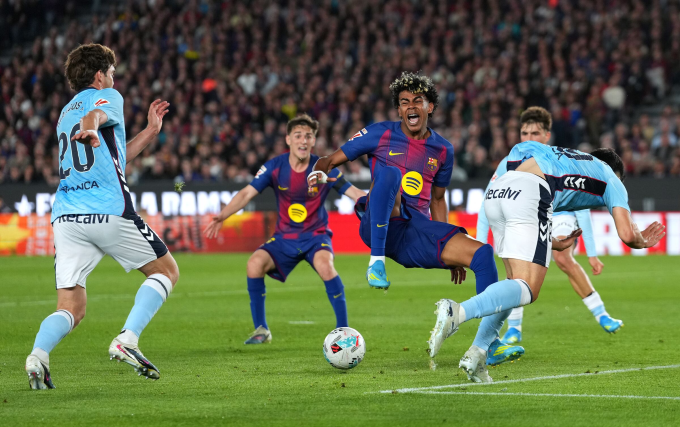 Yamal đã bị đau từ trước khi gặp chấn thương ngay trong trận Celta Vigo. Ảnh: AFP