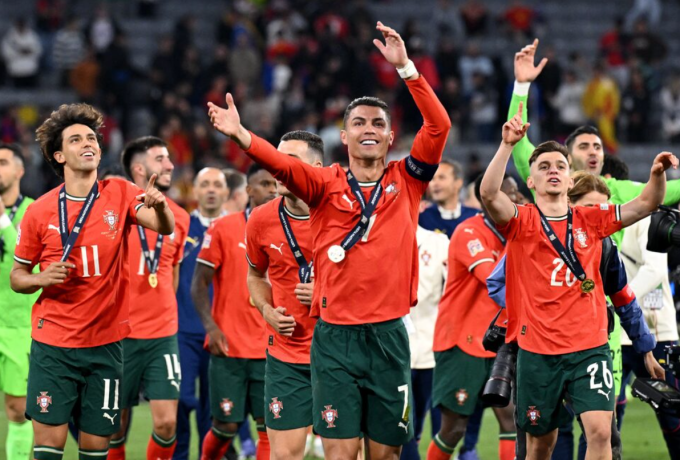 Cristiano Ronaldo cùng đồng đội ăn mừng sau khi Bồ Đào Nha thắng Đức ở chung kết Nations League tại Allianz Arena, Munich, Đức ngày 8/6/2025. Ảnh: Reuters