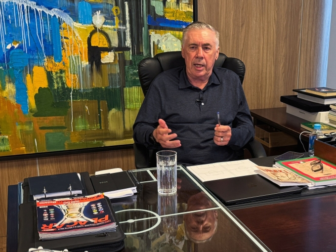 HLV Carlo Ancelotti trong buổi phỏng vấn với Reuters tại Rio de Janeiro, Brazil ngày 16/5/2026. Ảnh: Reuters