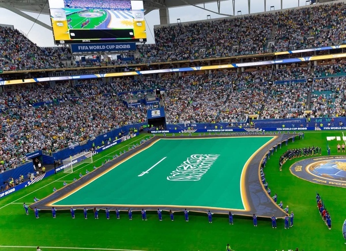 Cờ Arab Saudi cũng được nâng lên trước trận gặp Uruguay ở lượt ra quân bảng H World Cup 2026, trên sân Miami, Florida ở Mỹ ngày 15/6/2026. Ảnh: X/Touchline