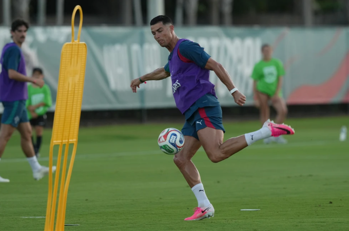 Cristiano Ronaldo trong buổi tập của đội tuyển Bồ Đào Nha chuẩn bị cho World Cup 2026 tại Palm Beach Gardens, bang Florida, Mỹ ngày 13/6/2026. Ảnh: AP