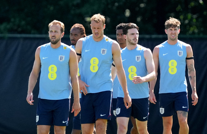 Harry Kane, Dan Burn, Declan Rice và John Stones cùng các đồng đội trong một buổi tập của tuyển Anh ở làng bóng đá Swope, Kansas City, Missouri, Mỹ ngày 14/6/2026. Ảnh: Reuters