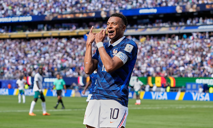 Kylian Mbappe làm động tác thổi sáo mừng bàn mở tỷ số cho tuyển Pháp trong trận gặp Senegal ở bảng I World Cup 2026 trên sân MetLife, East Rutherford, bang New Jersey, gần New York, Mỹ ngày 16/6/2026. Ảnh: AP