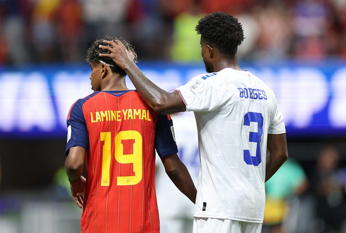 Diney Borges (phải) và Lamine Yamal trong trận Cape Verde hòa Tây Ban Nha 0-0 ở lượt đầu bảng H World Cup 2026 trên sân Mercedes-Benz, Atlanta, Mỹ ngày 15/6/2026. Ảnh: AFP