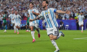 Messi lập hattrick, Argentina đại thắng trận ra quân World Cup