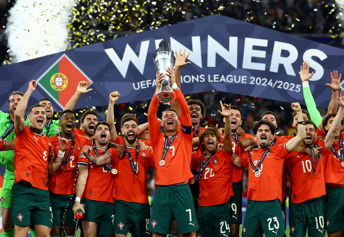 Tuyển Bồ Đào Nha ăn mừng chức vô địch UEFA Nations League sau chiến thắng trước Tây Ban Nha ở chung kết trên sân Allianz, Munich, Đức ngày 8/6/2026. Ảnh: Reuters