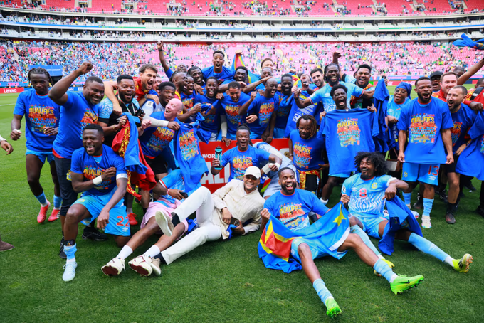 Các cầu thủ DR Congo ăn mừng sau khi giành quyền tham dự World Cup 2026 tại sân Guadalajara, Guadalajara, Mexico ngày 31/3/2026. Congo hiện sở hữu nhiều ngôi sao đang thi đấu tại Anh như Yoane Wissa (Newcastle), Cedric Bakambu (Betis), Aaron Wan-Bissaka (West Ham), Axel Tuanzebe (Burnley). Ảnh: Reuters