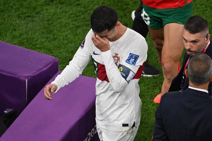 Ronaldo rời sân sau trận tứ kết World Cup 2022, Morocco 1-0 Bồ Đào Nha trên sân Al Thumama, Qatar ngày 10/12/2022. Ảnh: AFP