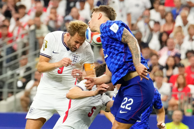 Harry Kane đánh đầu nâng tỷ số lên 2-1 trong trận Anh thắng Croatia ở lượt đầu bảng L World Cup 2026 trên sân AT&T, Arlington, Texas, Mỹ ngày 17/6/2026. Ảnh: AP