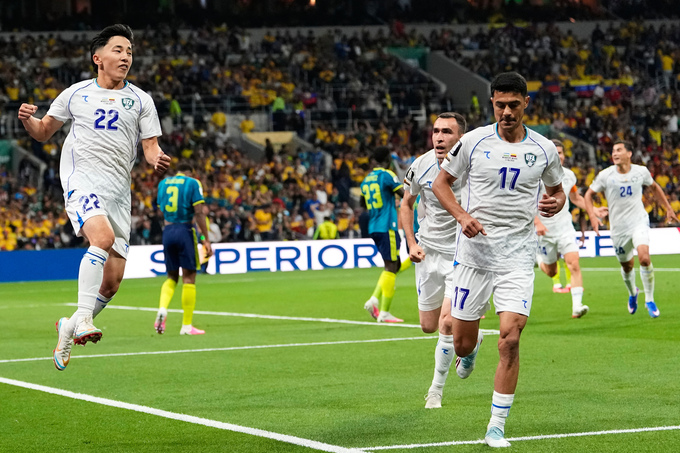 Abbosbek Fayzullaev (số 22) mừng bàn gỡ 1-1 trong trận Uzbekistan thua Colombia 1-3 ở lượt ra quân bảng K World Cup 2026, trên sân Estadio Azteca ở Mexico ngày 17/6/2026. Ảnh: AP