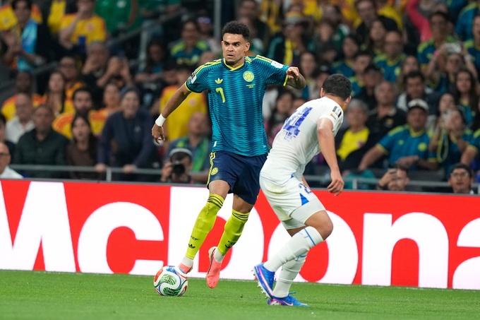 Tiền đạo Luiz Diaz (số 7) ghi một và kiến tạo một bàn thắng giúp Colombia thắng Uzbekistan 3-1 ở lượt ra quân bảng K World Cup 2026, trên sân Estadio Azteca ở Mexico ngày 17/6/2026. Ảnh: AP