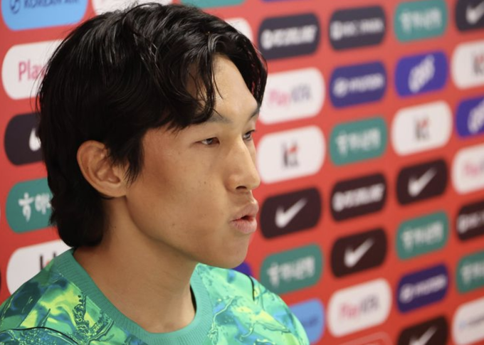 Kim Seung-gyu, thủ môn của đội tuyển bóng đá nam quốc gia Hàn Quốc, phát biểu tại buổi họp báo trước buổi tập luyện chuẩn bị cho FIFA World Cup tại Chivas Verde Valle ở Zapopan, Mexico, ngày 14/6. Ảnh: Yonhap