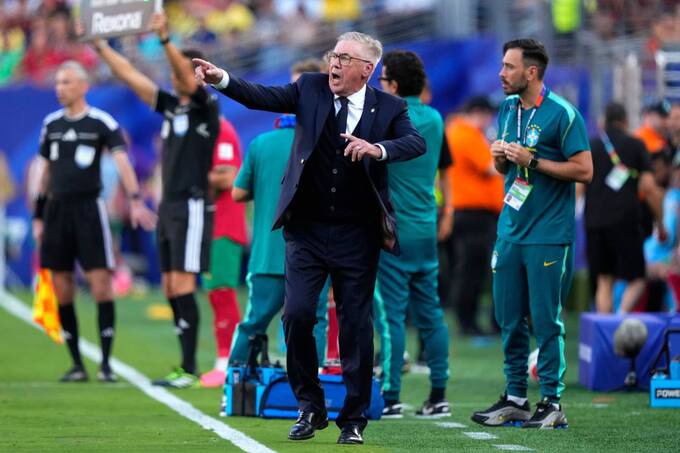 HLV Ancelotti chỉ đạo trong trận ra quân World Cup 2026, Brazil 1-1 Morocco, trên sân MetLife, East Rutherford, Mỹ hôm 13/6. Ảnh: AP