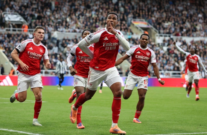 Gabriel ăn mừng bàn ấn định chiến thắng 2-1 cho Arsenal ở phút bù giờ trước Newcastle tại Ngoại hạng Anh, ngày 28/9/2025 trên sân St James Park, Newcastle, Anh. Ảnh: Reuters