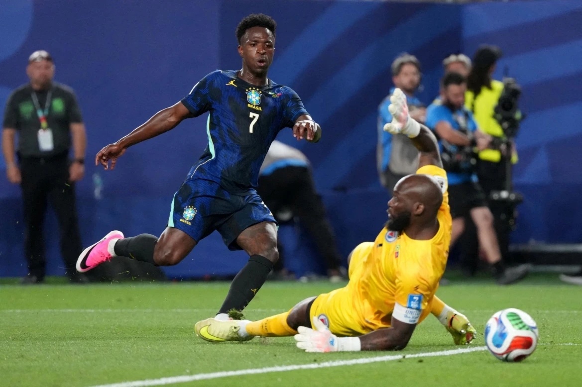Vinicius Jr ghi bàn nâng tỷ số lên 3-0, trên sân Lincoln Financial Field, Philadelphia, bang Pennsylvania, Mỹ hôm 20/6. Ảnh: Reuters