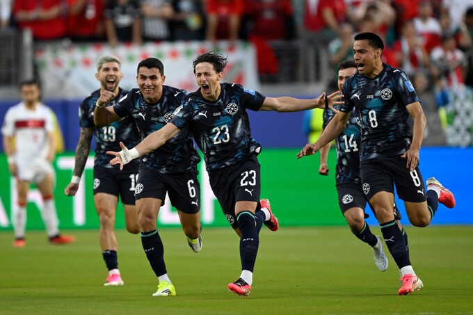 Matias Galarza (23) ăn mừng bàn mở tỷ số cho Paraguay cùng Junior Alonso (6) và Diego Gomez (8) trong trận đấu bảng D World Cup 2026 giữa Paraguay và Thổ Nhĩ Kỳ tại Santa Clara, California, gần San Francisco, ngày 19/6. Ảnh: AP